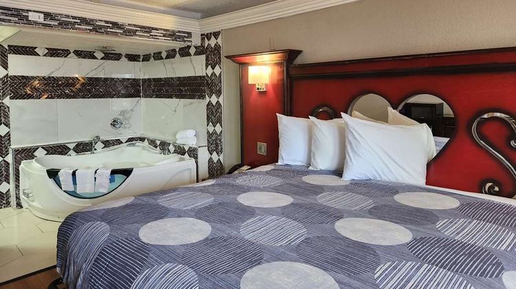 Americas Best Value Inn & Suites Suite