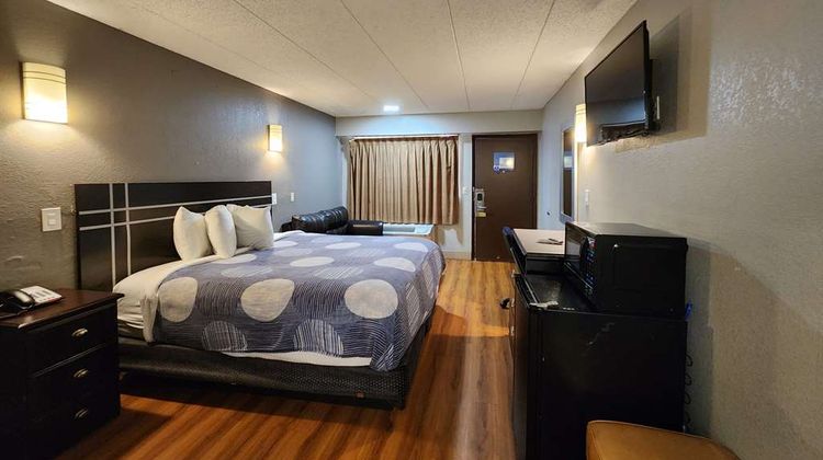 Americas Best Value Inn & Suites Room