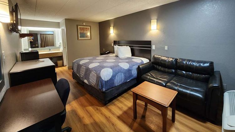 Americas Best Value Inn & Suites Room