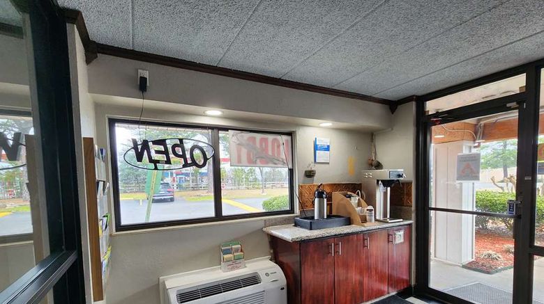 <b>Americas Best Value Inn & Suites Restaurant</b>. Images powered by <a href="https://iceportal.shijigroup.com/" title="IcePortal" target="_blank">IcePortal</a>.