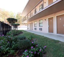 Americas Best Value Inn Exterior