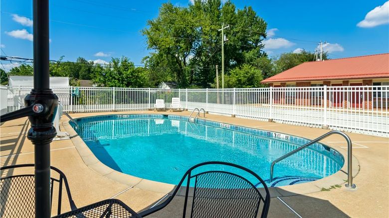 <b>Americas Best Value Inn & Suites Pool</b>. Images powered by <a href="https://iceportal.shijigroup.com/" title="IcePortal" target="_blank">IcePortal</a>.