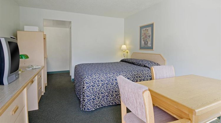 Canadas Best Value Inn Room