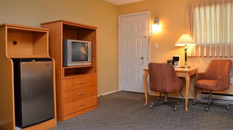 Canadas Best Value Inn Kelowna Room