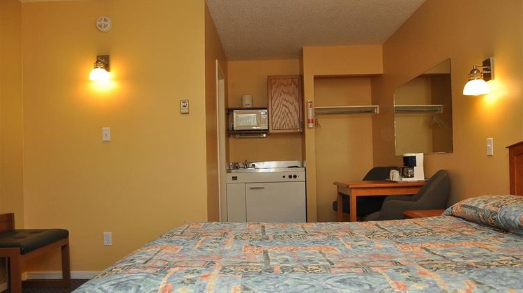 Canadas Best Value Inn Kelowna Room