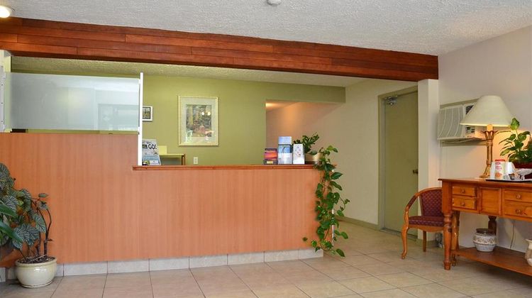 Canadas Best Value Inn Kelowna Lobby