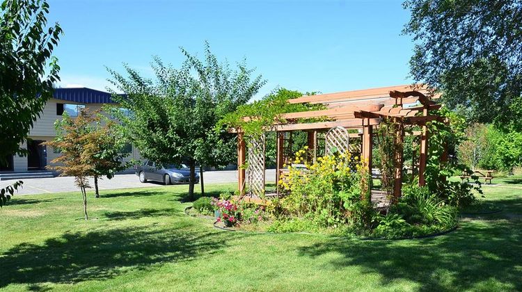 Canadas Best Value Inn Kelowna Exterior