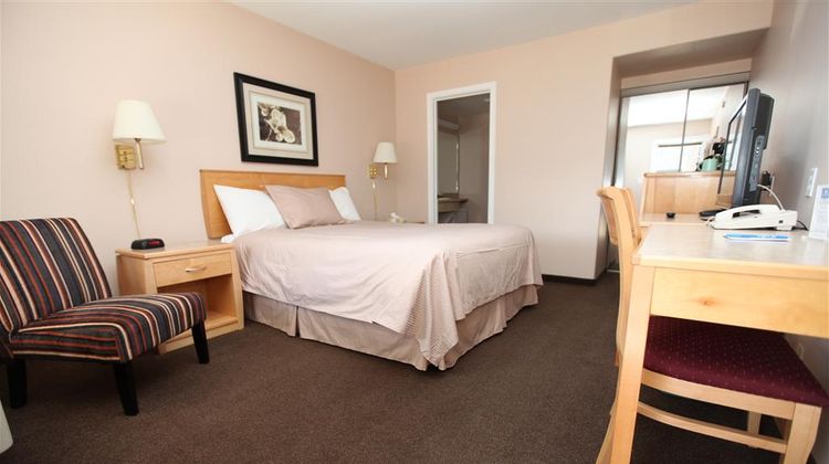 Canadas Best Value Inn Suite
