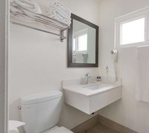 Americas Best Value Inn & Suites Anaheim Room