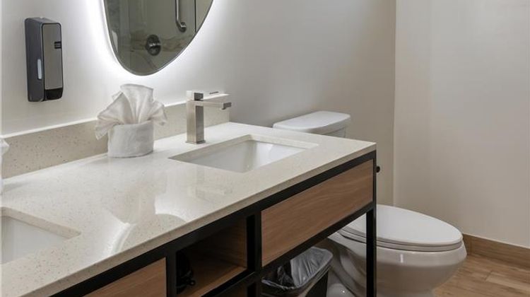 Americas Best Value Inn & Suites Anaheim Suite