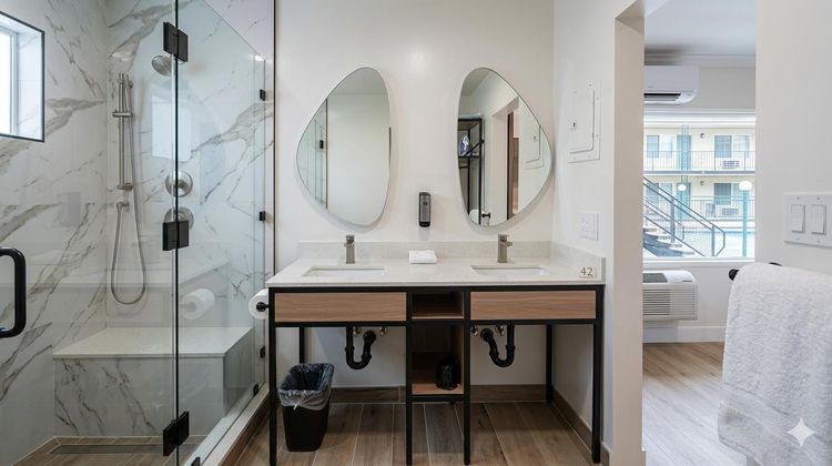 Americas Best Value Inn & Suites Anaheim Suite