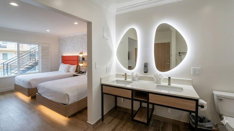 Americas Best Value Inn & Suites Anaheim Suite