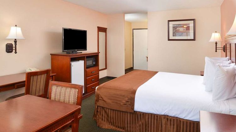 Americas Best Value Inn & Suites Suite
