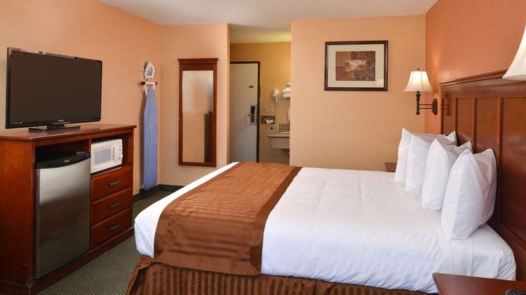 Americas Best Value Inn & Suites Room