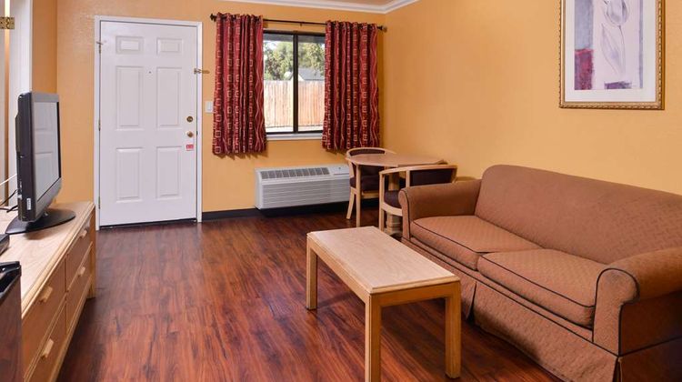 Americas Best Value Inn & Sts Clearlake Suite