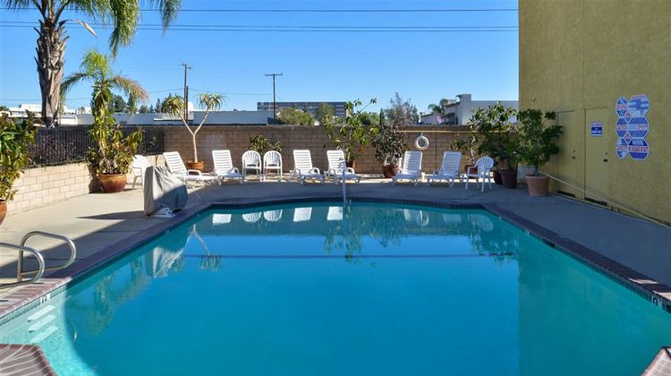 Americas Best Value Inn & Suites Fontana Pool