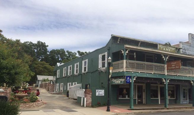 Americas Best Value Inn Royal Carriage Exterior