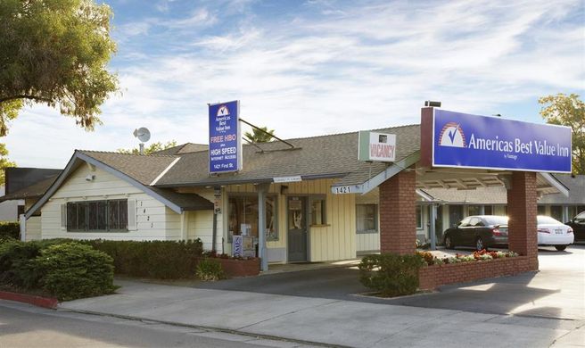 Americas Best Value Inn Exterior