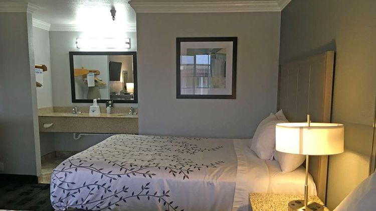 Americas Best Value Inn Room