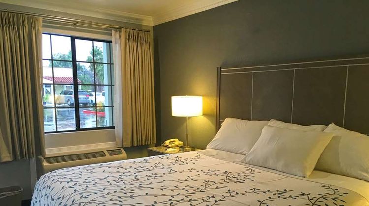 Americas Best Value Inn Room