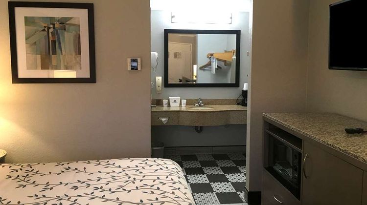 Americas Best Value Inn Room