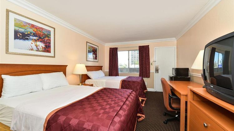 Econo Lodge Oakland Room