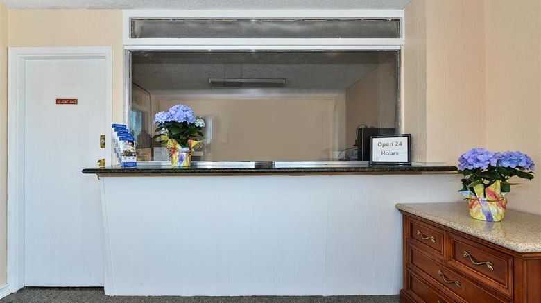 <b>Econo Lodge Oakland Lobby</b>. Images powered by <a href="https://iceportal.shijigroup.com/" title="IcePortal" target="_blank">IcePortal</a>.