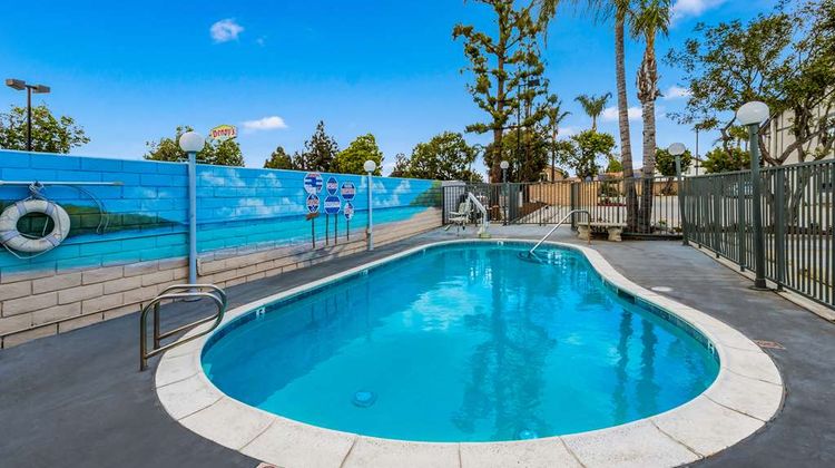 Hotel Hacienda at Ontario Ranch Pool