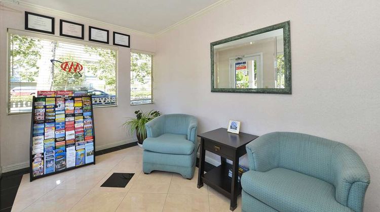 Americas Best Value Inn Sky Ranch Lobby