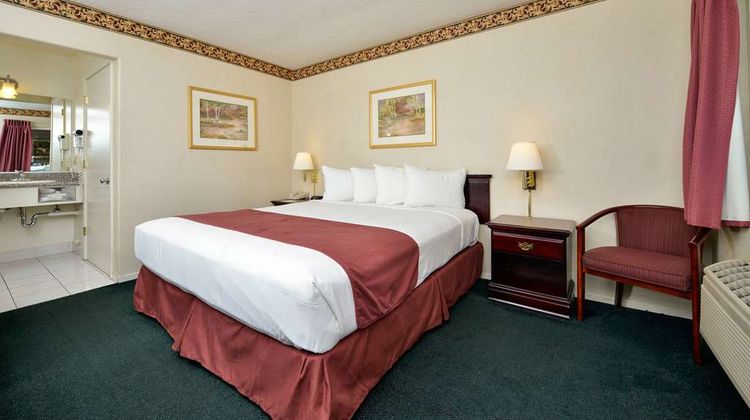 Americas Best Value Inn Sky Ranch Room