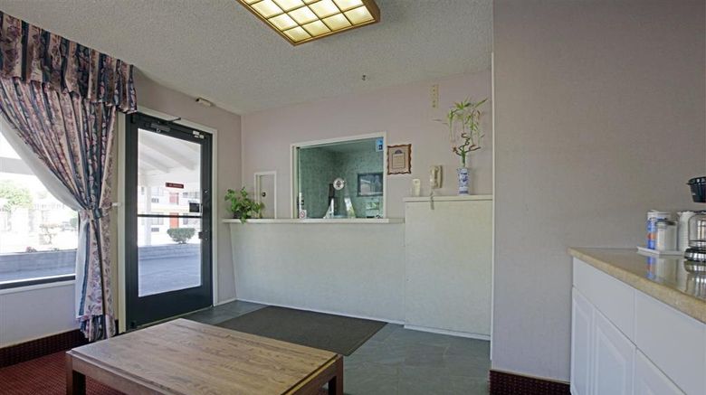 <b>Americas Best Value Inn Lobby</b>. Images powered by <a href="https://iceportal.shijigroup.com/" title="IcePortal" target="_blank">IcePortal</a>.