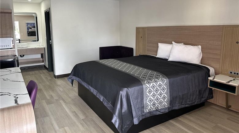 <b>Americas Best Value Inn Room</b>. Images powered by <a href="https://iceportal.shijigroup.com/" title="IcePortal" target="_blank">IcePortal</a>.