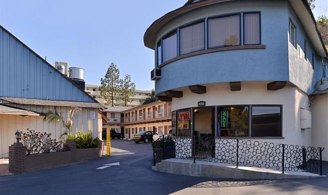 Americas Best Value Inn Exterior