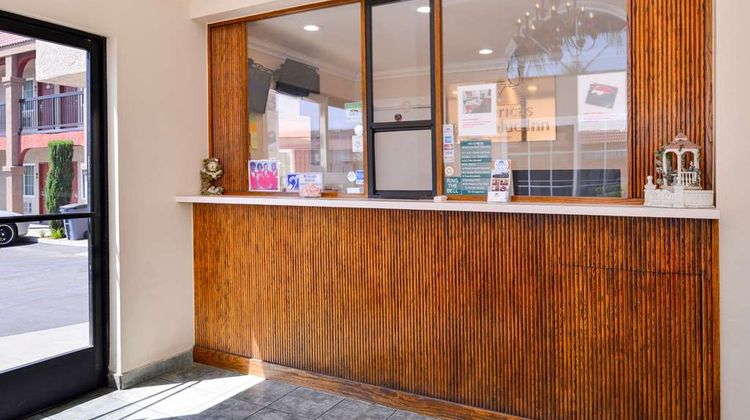 Americas Best Value Inn-Rialto Lobby