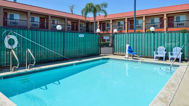 Americas Best Value Inn-Rialto Pool