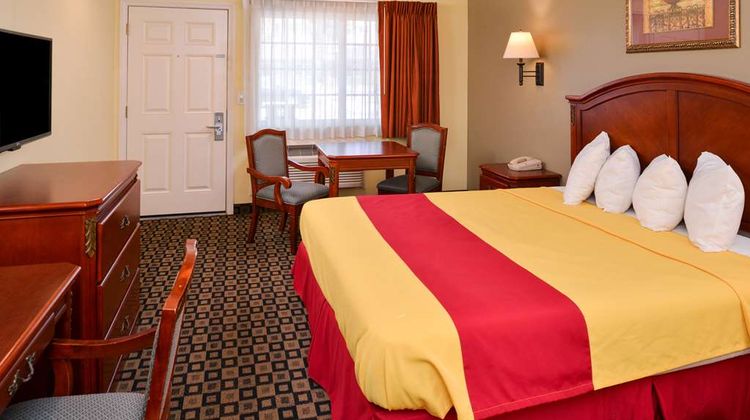 Americas Best Value Inn & Suites Room