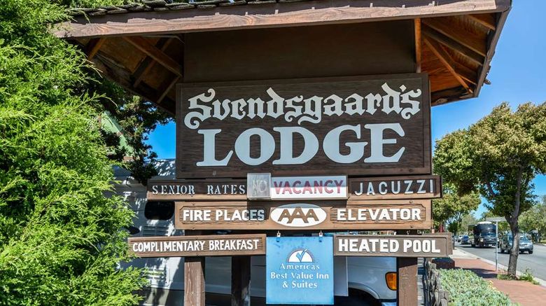 <b>Svendsgaard's Danish Lodge-Americas Best Exterior</b>. Images powered by <a href="https://iceportal.shijigroup.com/" title="IcePortal" target="_blank">IcePortal</a>.