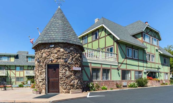 Svendsgaard's Danish Lodge-Americas Best Exterior