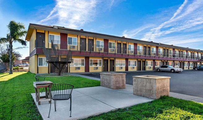 Americas Best Value Inn Exterior