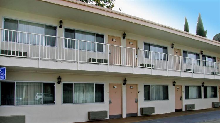 Americas Best Value Inn Visalia Exterior