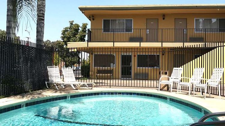 Americas Best Value Inn Visalia Pool