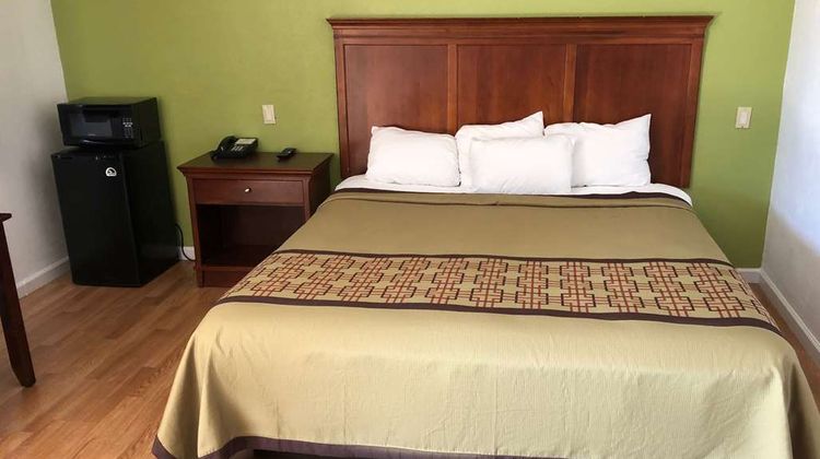 Americas Best Value Inn Visalia Room