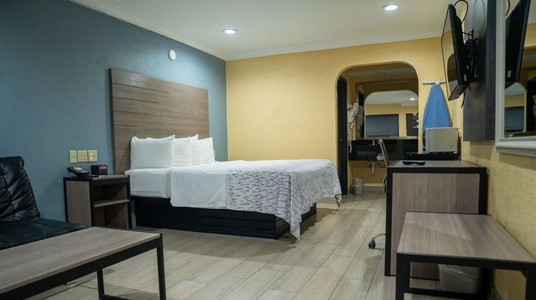 Americas Best Value Inn Fort Myers Room