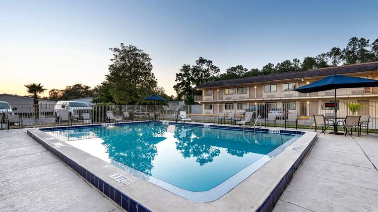 Americas Best Value Inn Pool