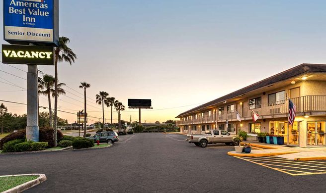 Americas Best Value Inn Exterior