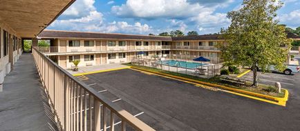 Americas Best Value Inn Exterior