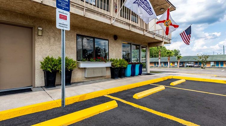 Americas Best Value Inn Exterior