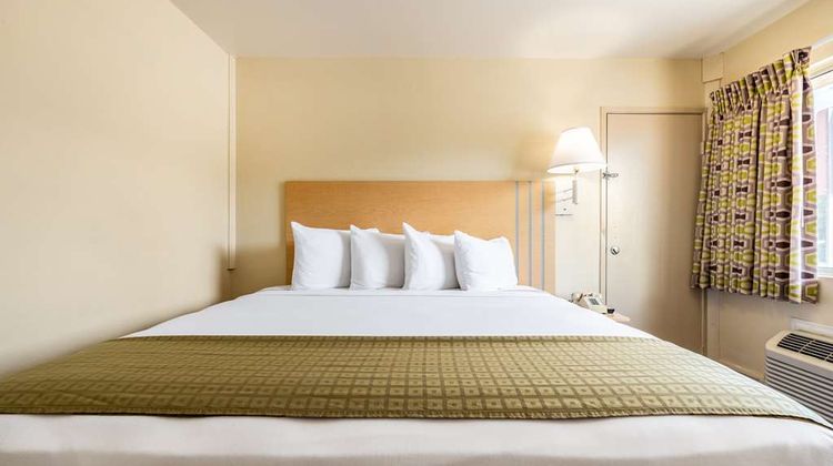 Americas Best Value Inn Room