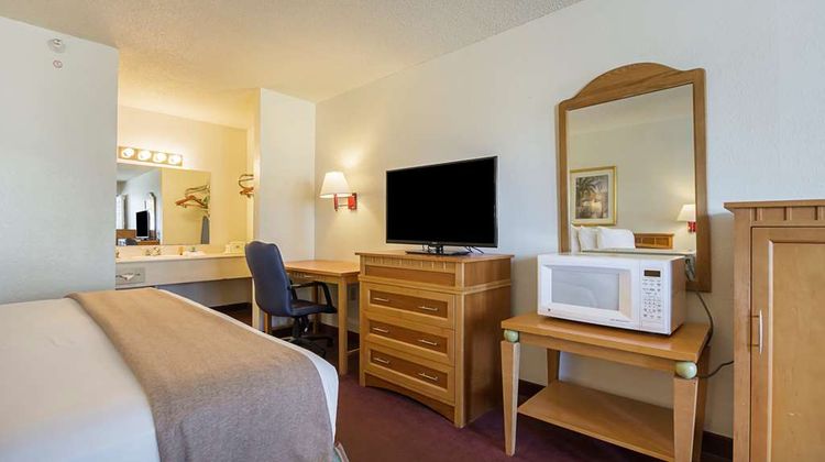 Americas Best Value Inn & Suites Suite