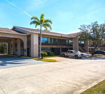 Americas Best Value Inn & Suites Exterior